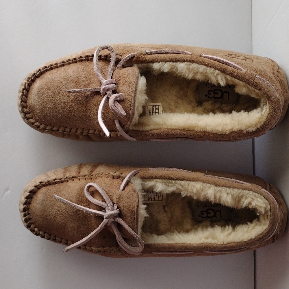 UGG  Dakota women's slippers size 8